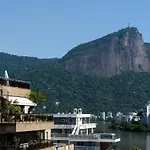 CaviRio MQC502 - Cobertura no coração de Ipanema com vista para a Lagoa, Morro Dois Irmãos e próxima à praia